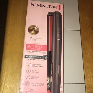 Remington 1” flat iron